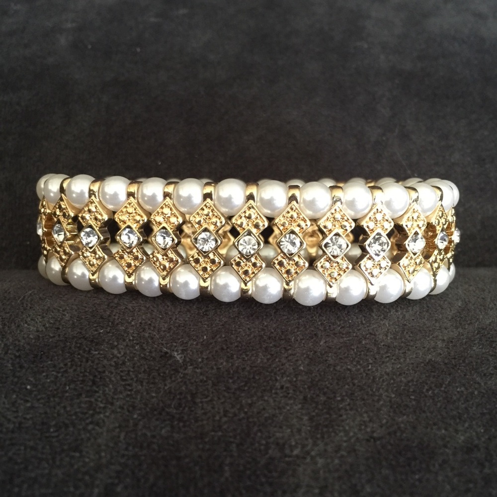 ✨Stretchy pearl and diamond gold bracelet ✨